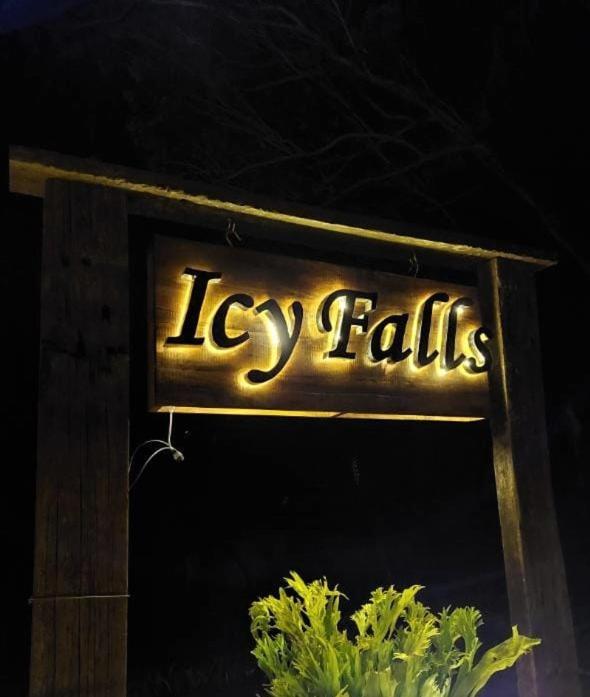 Icy Falls - Ohiya Luaran gambar